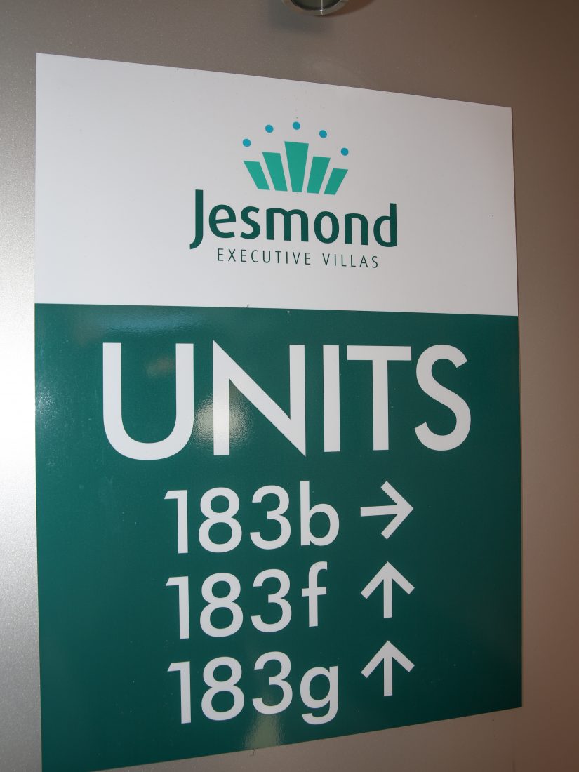 sign pointing to 183b f and g sign pointing to 183b f and g
